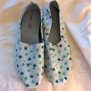 Toms, W11, NWOT, shamrocks